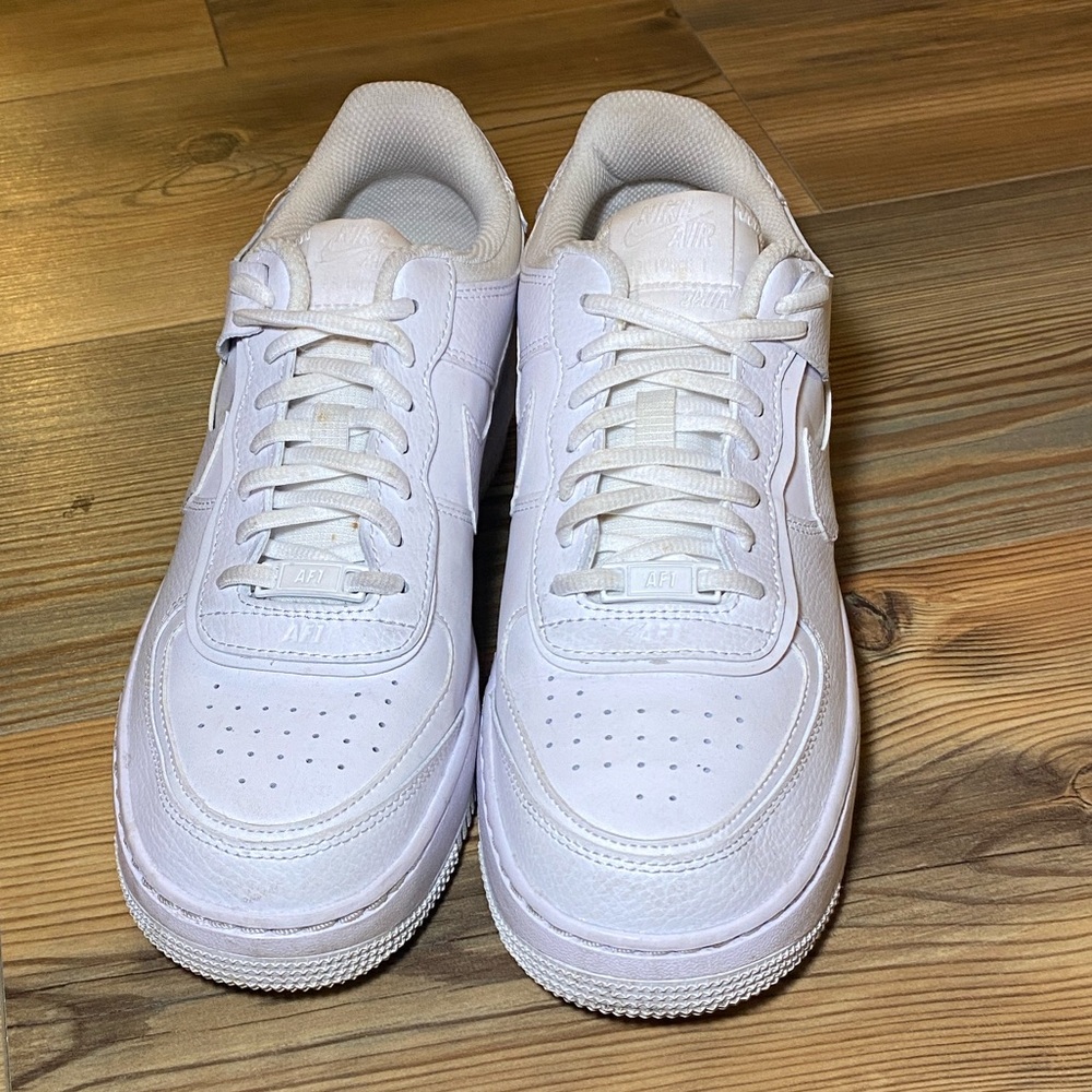 Nike Air Force 1 shadows Triple White Sneakers Size 9.5 - Picture 2 of 8